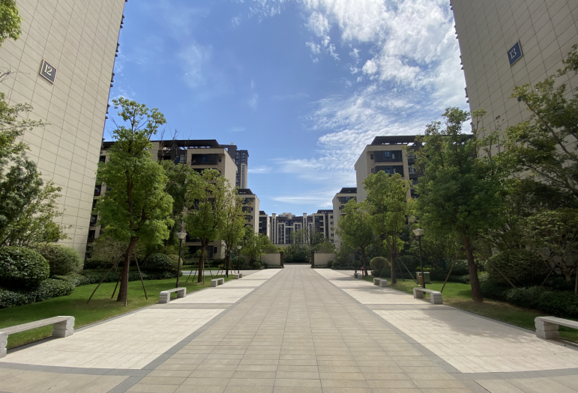 现代化医院建筑,医疗设施先进,环境整洁舒适